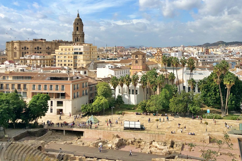 Blick auf das römische Theater und die Altstadt von Malaga