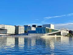 Oper Oslo mit Fjord